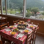 Bujtina Albjoni Πανσιόν 3*