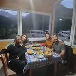 Bujtina Albjoni Gasthuis 3*