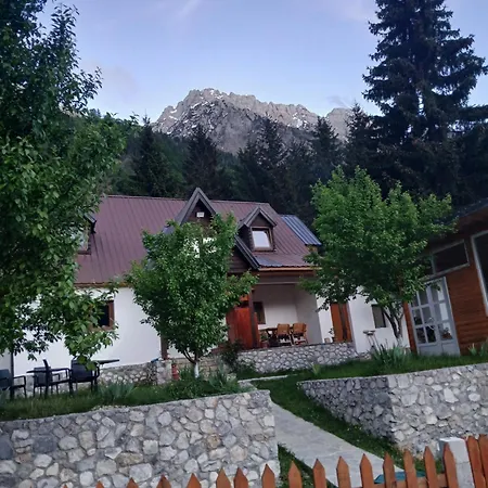Gæstehus Bujtina Albjoni 3*